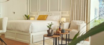 Luxury House into Nature in Sandton, peaceful place with full of greens