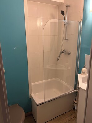 Asciugacapelli, asciugamani, carta igienica