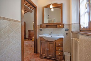 Dusche, Haartrockner, Bidet