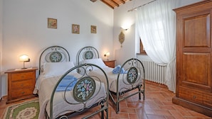 Room - Villa in Cortona with 2 bedrooms sleeps 4 (Cortona)