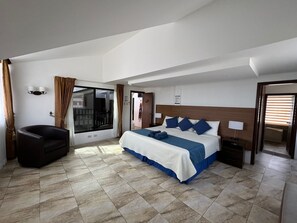 Exclusive Suite, Courtyard View