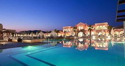 Deluxe Family Room • 2 Bedrooms • Garden View