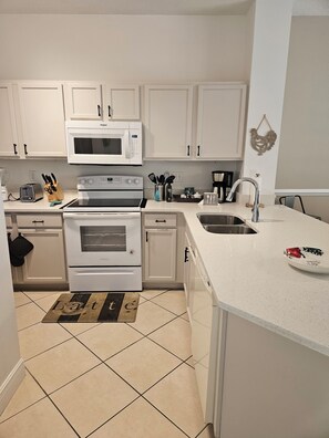 Private kitchen - Cozy Town House in a great Condo near team parks.
Great Club House, pool (Kissimmee)