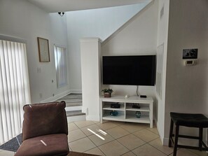 Living area - Cozy Town House in a great Condo near team parks.
Great Club House, pool (Kissimmee)