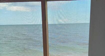 Cozy cottage with AC, Washer & dryer, spacious, situated on the beach.