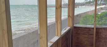 Cozy cottage with AC, Washer & dryer, spacious,  situated on the beach.