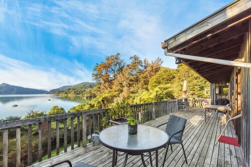 Moetapu Bay Bliss - Marlborough Sounds Retreat