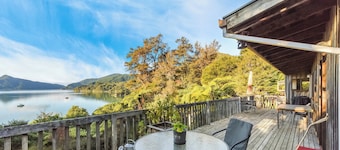 Moetapu Bay Bliss - Marlborough Sounds Retreat