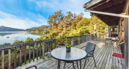 Moetapu Bay Bliss - Marlborough Sounds Retreat