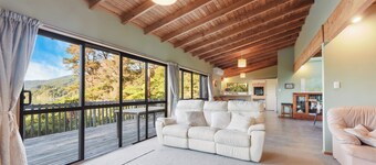 Moetapu Bay Bliss - Marlborough Sounds Retreat