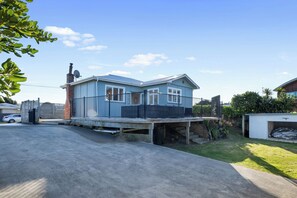 Exterior - Ocean Breeze - Foxton Beach Holiday Home (Foxton)
