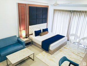 1 bedroom, in-room safe, desk, iron/ironing board - Cozy apartment with WiFi and AC with a spectacular view of the Ocean (Negombo)