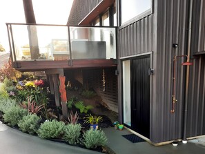 Property grounds - Coastal Serenity - Langs Beach Holiday Home (Waipu)