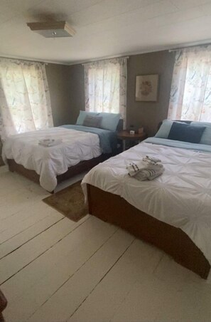 6 bedrooms, iron/ironing board, bed sheets