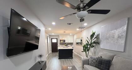 Cozy 1-bedroom apartment in beautiful Del Rio with WiFi, AC