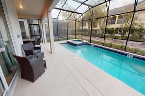 A heated pool - Storey Lake 6-BED Pool/Spa/Games Room Located 2 Miles from Disney! (Kissimmee)