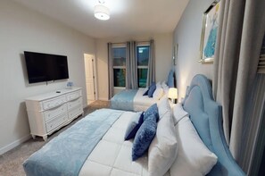 6 bedrooms, desk, iron/ironing board, WiFi - Storey Lake 6-BED Pool/Spa/Games Room Located 2 Miles from Disney! (Kissimmee)