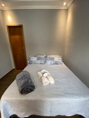 1 غرفة نوم ومكواة/لوح كي وسرير سفر وواي فاي مجانًا