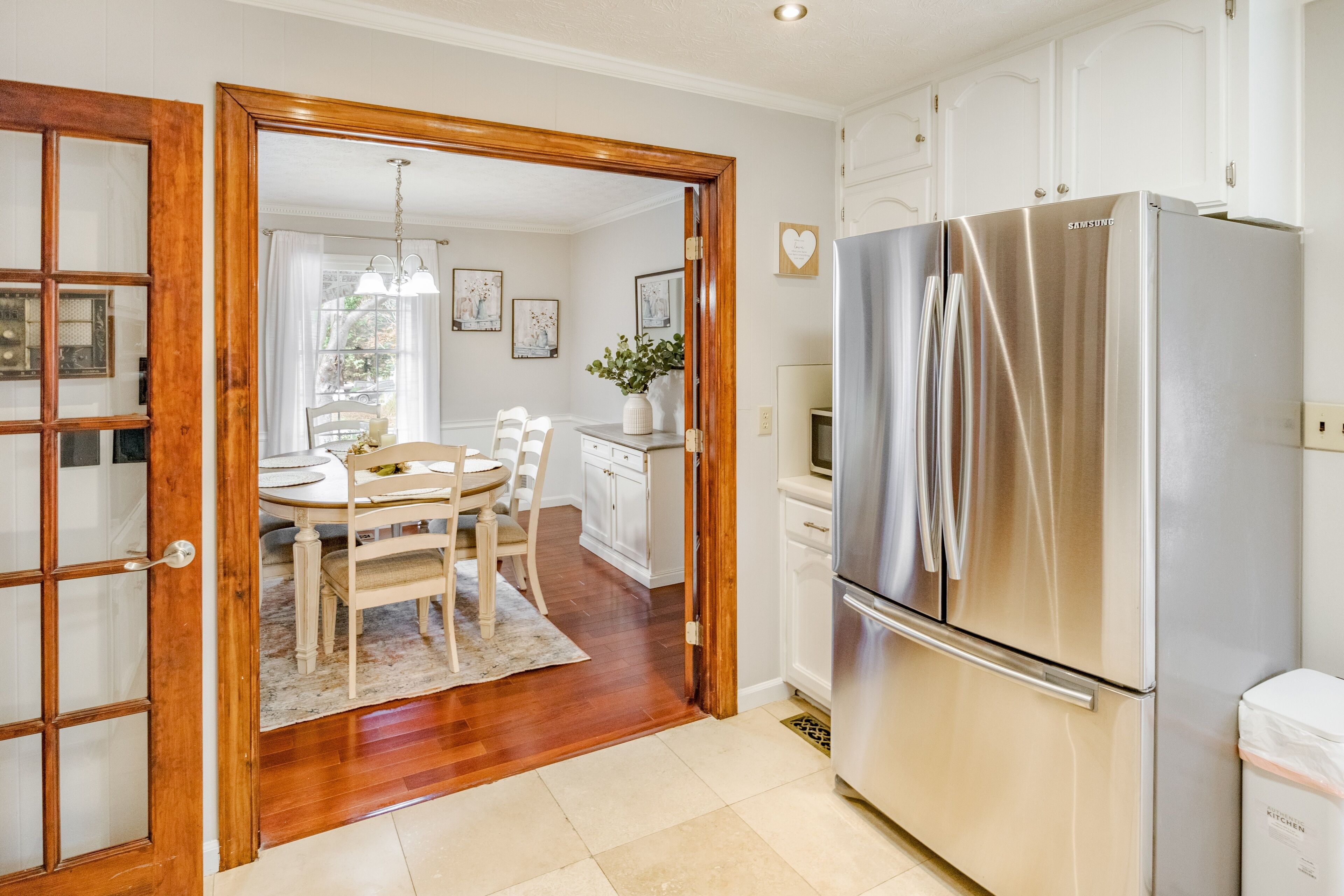 Kjøleskap, mikrobølgeovn, ovn og oppvaskmaskin