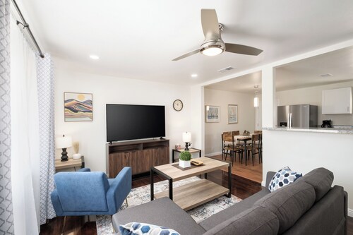 Fab 2B/2Bth, All New  & Easy Access  to US99