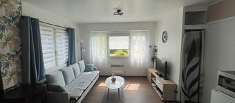 Maison plain-pied, climatisé.
Proche Péronne.
Chien accepté.
Pêche.