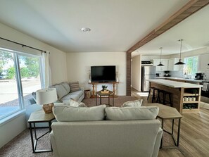 Smart TV - Brand New Cozy Home in Duchesne (Duchesne)