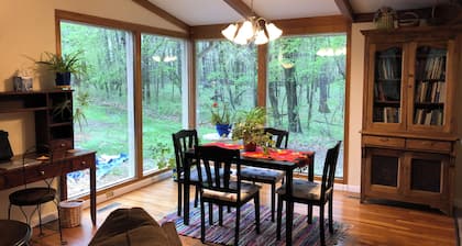"A Taste of Heaven" 3-bedroom house in Fairfield with WiFi, A/C & east entrance