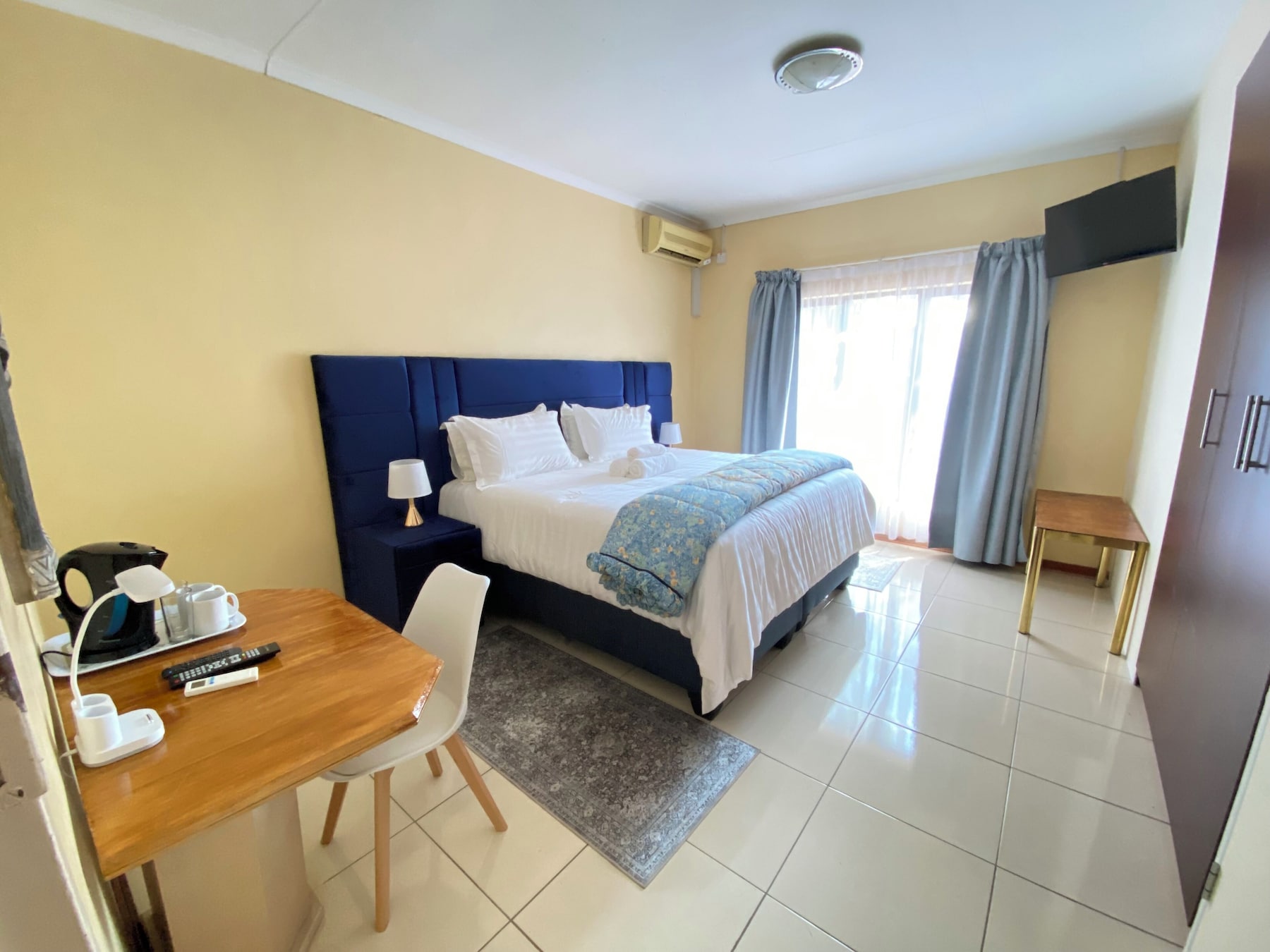 Deluxe Single Room | WiFi (free)