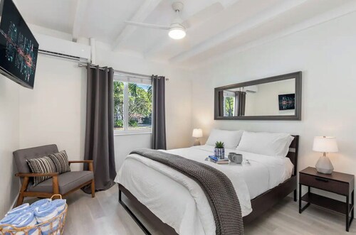 Rustic Cozy Haven - 1 bedroom Las Olas in FORT LAUDERDALE