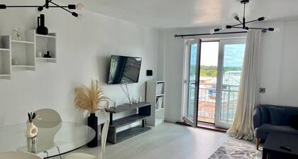 Pass the Keys | Central 2 Bed flat in Edgeware with Parking