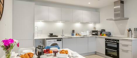 Microones, forn, rentaplats i trona