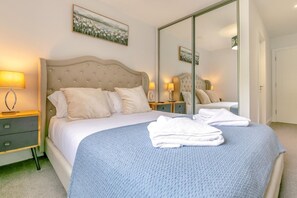 2 عدّة غرف نوم ومكواة/لوح كي وواي فاي مجانًا وملاءات أسرّة