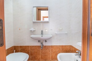 Dusche, Bidet, Handtücher