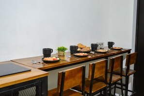 Dining - Ramon Corral 504-A, Col. Hidalgo (Monterrey)