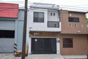 Exterior - Ramon Corral 504-A, Col. Hidalgo (Monterrey)