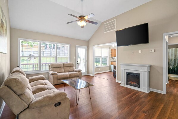 Télévision, cheminée