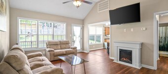 Spacious 4-bedroom House near Downtown Clarksville