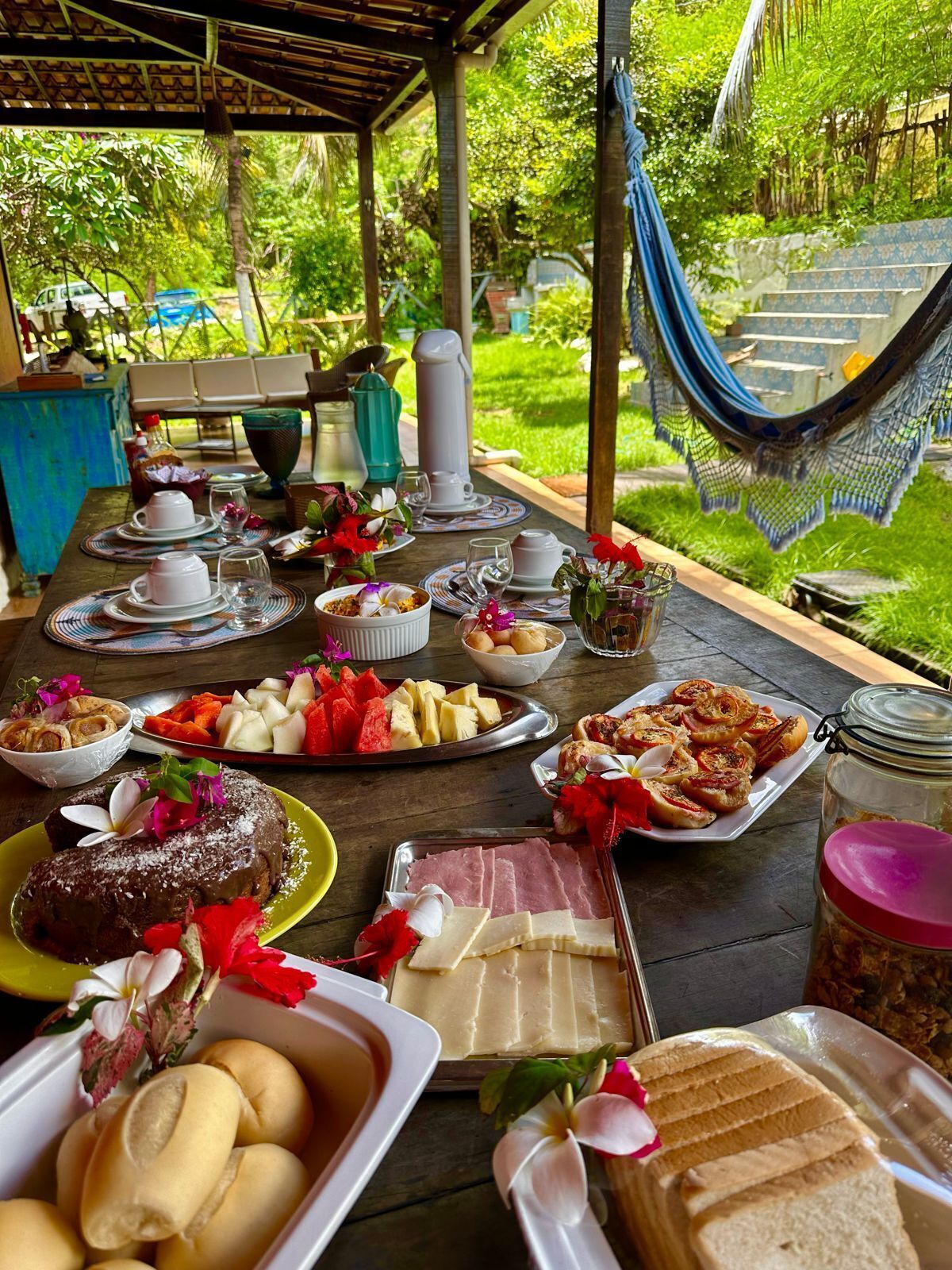 Sudah termasuk sarapan prasmanan setiap hari