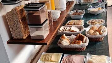 Petit déjeuner buffet compris tous les jours