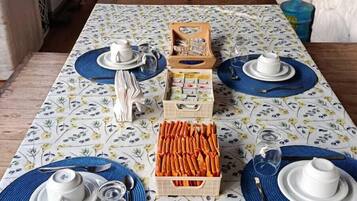 Café da manhã com buffet grátis todos os dias