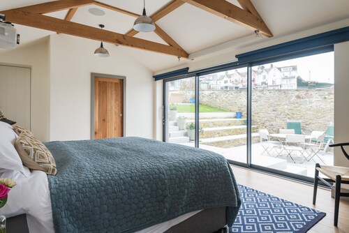 The Sea Room -  a house that sleeps 2 guests  in 1 bedroom