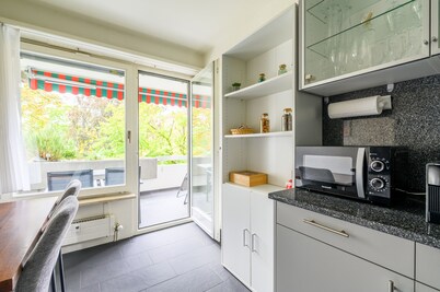 Apartment Arnold - Exclusive 3BR in Central Basel