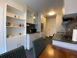 Frigorifero, microonde, forno, lavastoviglie