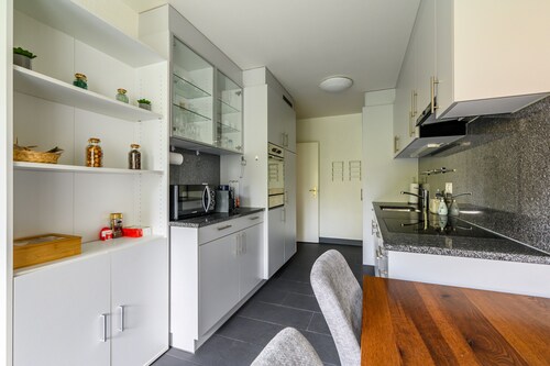 Apartment Arnold - Exclusive 3BR in Central Basel