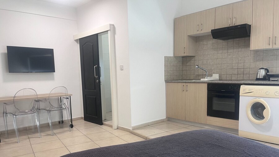 Phaedrus Living: Hoopoe Residencies 202