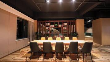 المنشأة من الداخل