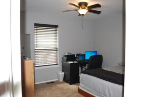 3 Schlafzimmer, Schreibtisch, Bügeleisen/Bügelbrett, WLAN
