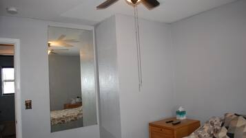 3 bedrooms, desk, iron/ironing board, WiFi