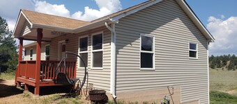 Cozy and affordable 3-bedroom house in the sky with great mountains views