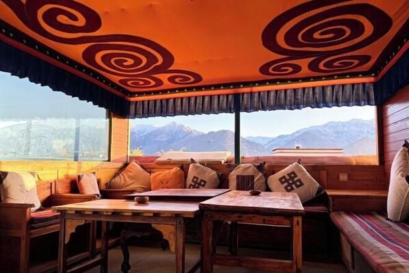 المنشأة من الداخل
